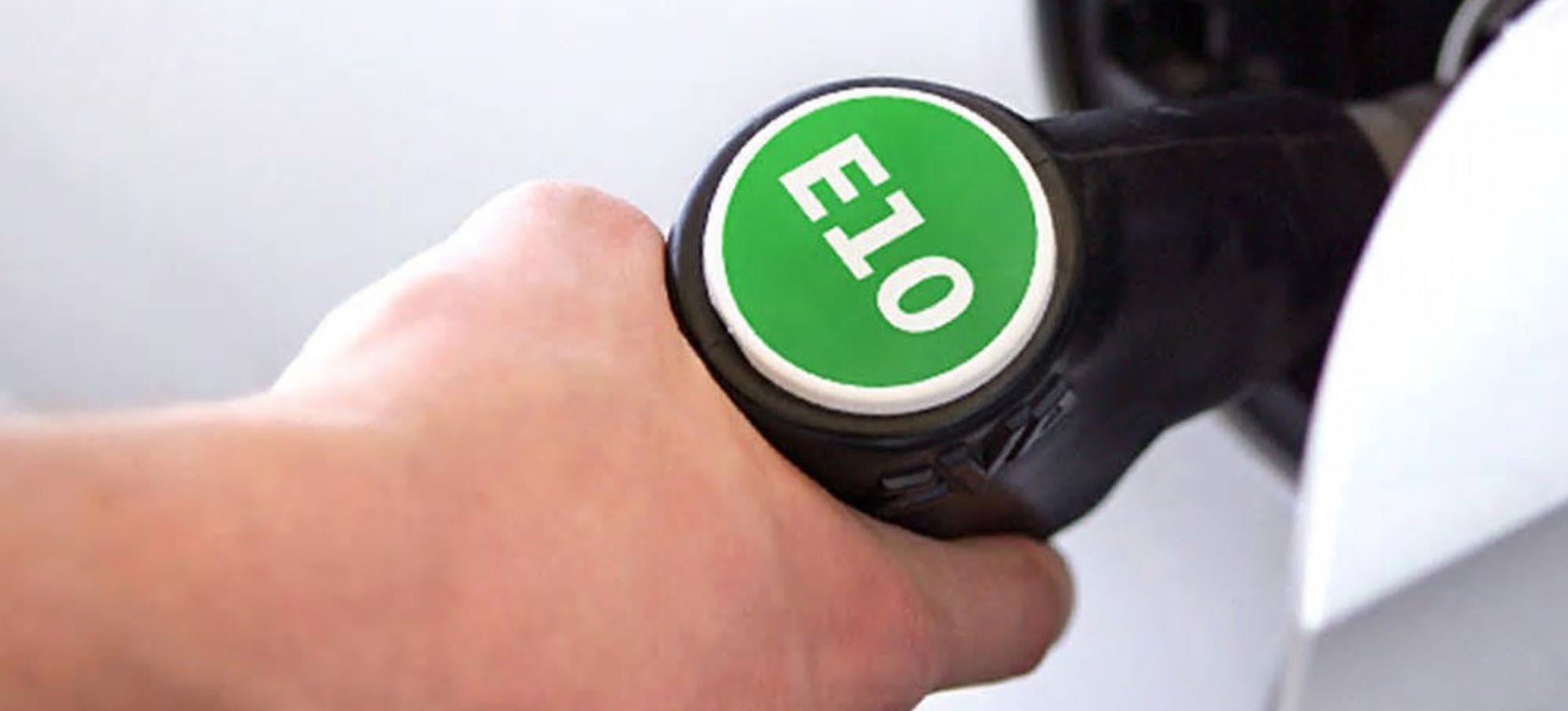 E10 tankolás – mi az E10 üzemanyag?