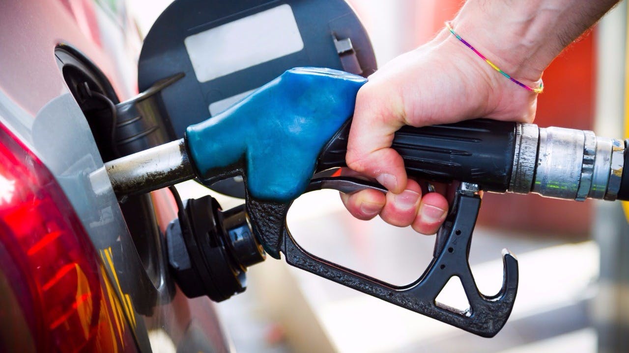Benzin tankolása dízelbe – mit tesz a benzin a dízelmotorral?