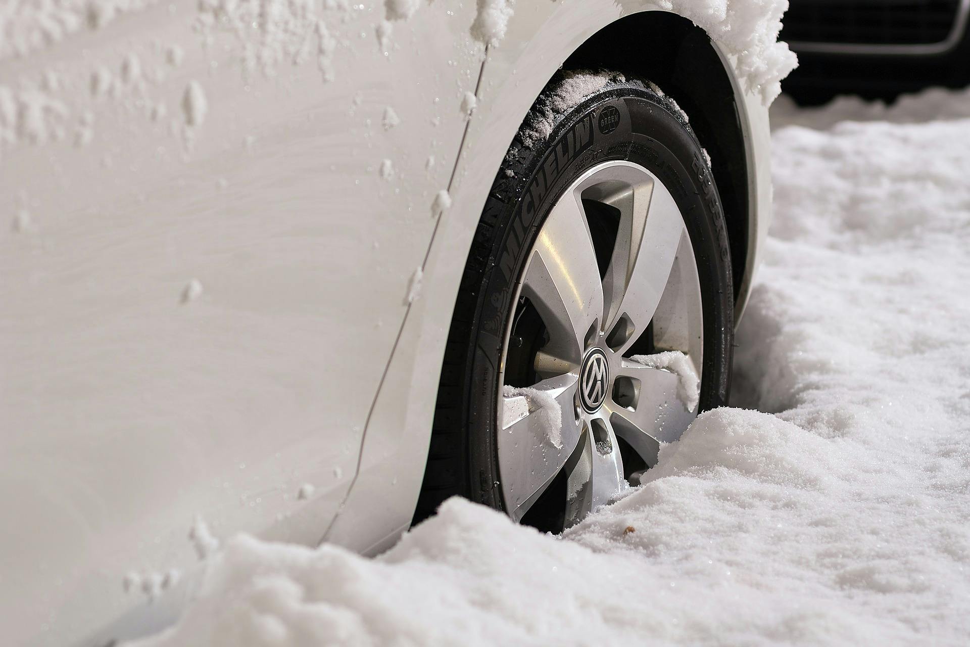 Autó téliesítése – hogyan keszítse fel járművét a télre 10 lépésben?